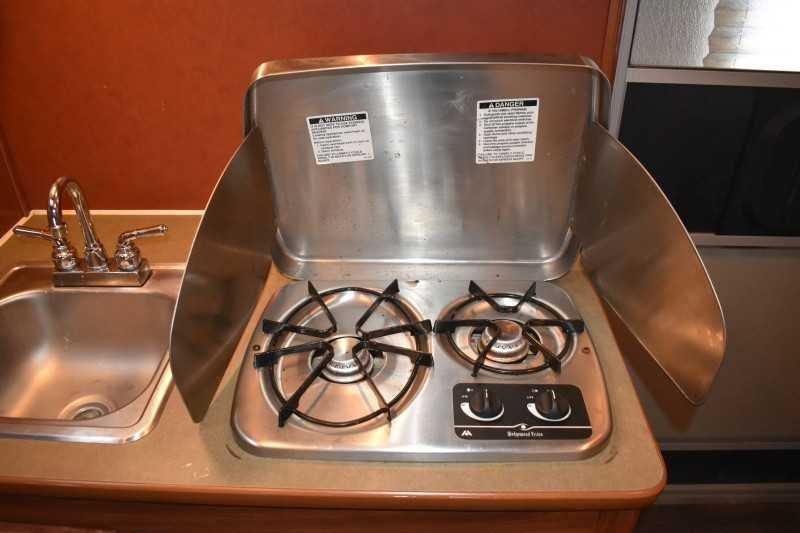 2006 Exiss 7407LQ 4 Horse Trailer with 7' Short Wall - Image 11