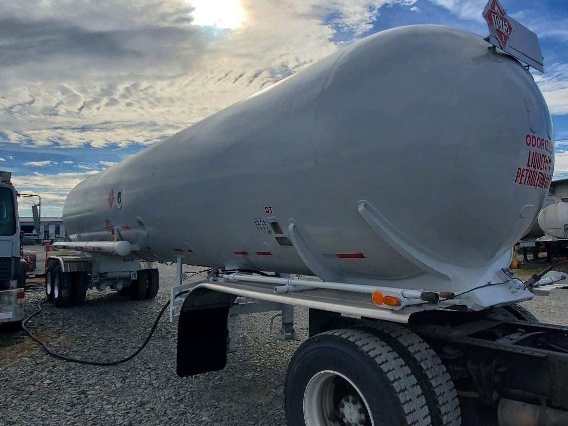 Buy 11600 Gallon Industrial Gas Tank Trailer Online MC-331 LPG LIQUID TANKER IN STOCK - Image 11