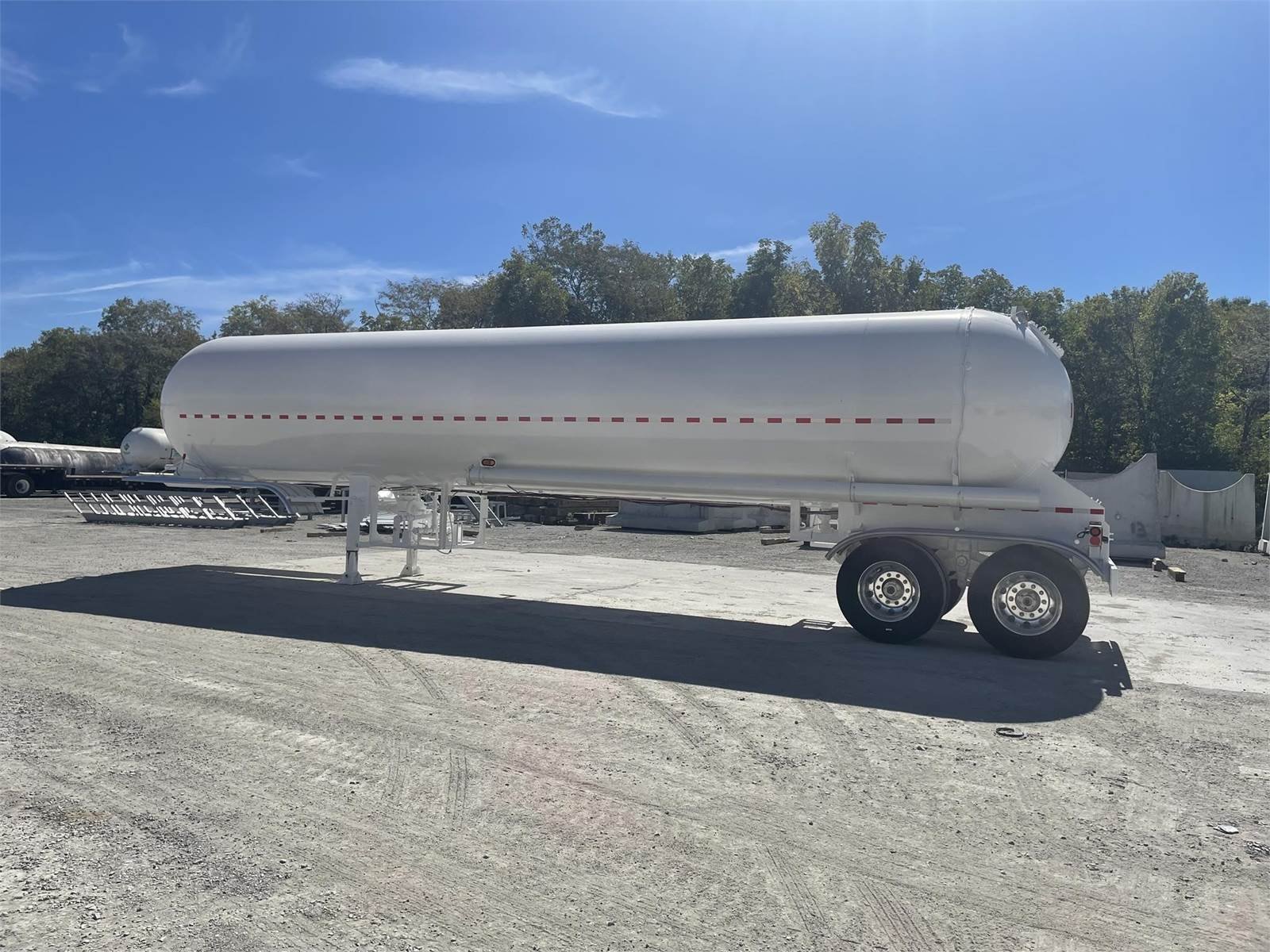 Buy 11600 Gallon Industrial Gas Tank Trailer Online MC-331 LPG LIQUID TANKER IN STOCK - Image 8