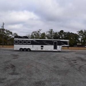 2021 Lakota Bighorn 8418GLQUG 4 Horse Trailer with 18' Short Wall