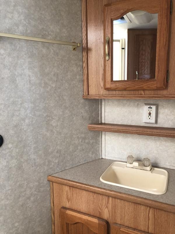 2003 Sundowner Trailers LQ 4H 8010 SIERRA Horse Trailer - Image 13