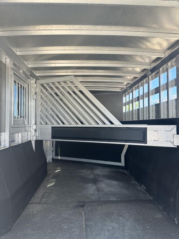 2020 Bloomer 4 Horse Stock Combo Trainer Tack Horse Trailer - Image 8