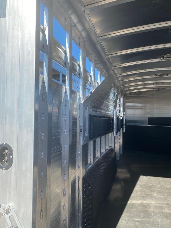 2021 Elite Trailers Slant Load 5 Horse Slant Load - Image 13