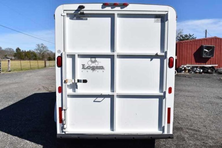 2002 Logan Coach 3HBP 3 Horse Trailer - Image 10