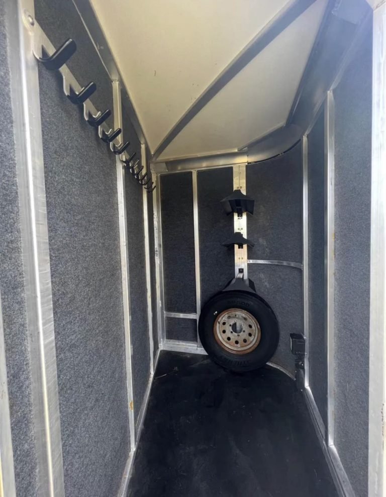 2013 model Cimarron 3 Horse Bumper Pull - Image 9