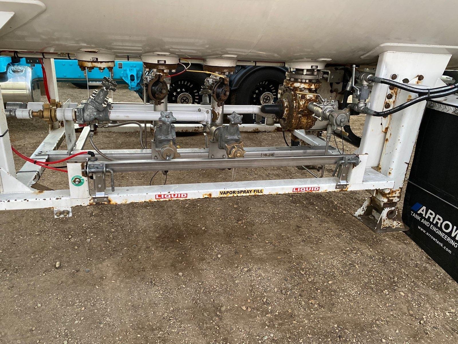 Buy 11600 Gallon Industrial Gas Tank Trailer Online MC-331 LPG LIQUID TANKER IN STOCK - Image 7