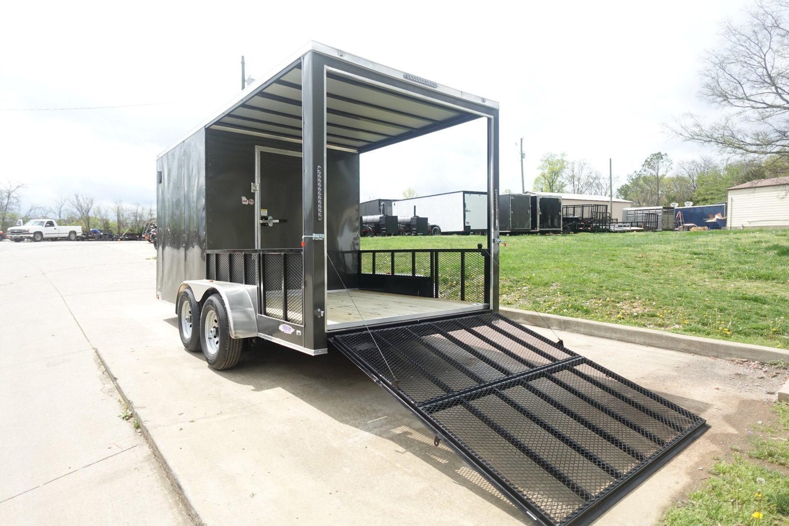 7x16 Charcoal V Nose Hybrid Enclosed Trailer (2) 5200lb Axles with Brakes - Image 7
