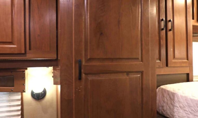 2019 Lakota Bighorn 6 Horse Side Load Trailer - Image 20