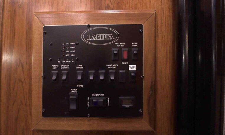 2019 Lakota Bighorn 6 Horse Side Load Trailer - Image 38