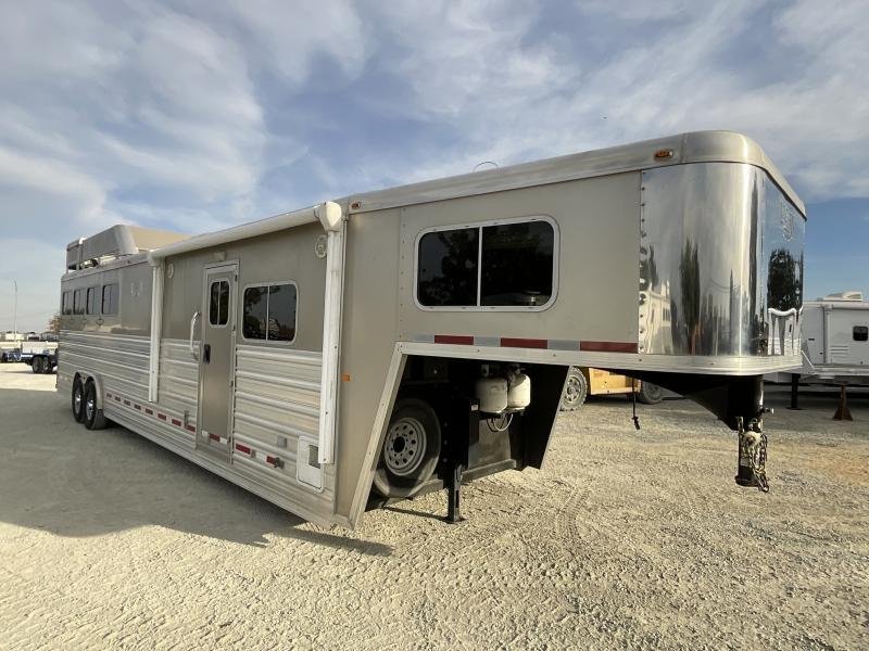 2014 Logan Coach RAZ4GNHDLQ 40′ 4 horse Razor GN Horse Trailer**WITH WALK IN CLOSET** - Image 4