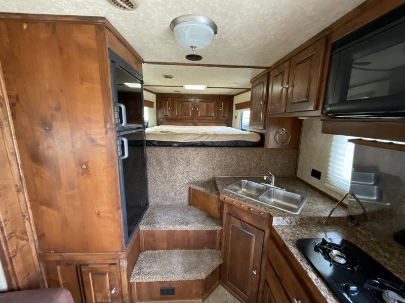 2014 Logan Coach RAZ4GNHDLQ 40′ 4 horse Razor GN Horse Trailer**WITH WALK IN CLOSET** - Image 14