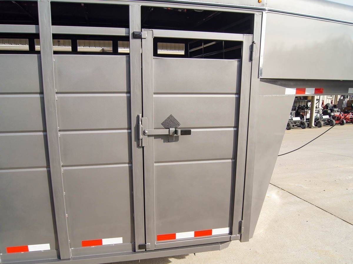20ft Charcoal Gooseneck Livestock Cattle Trailer - Image 16