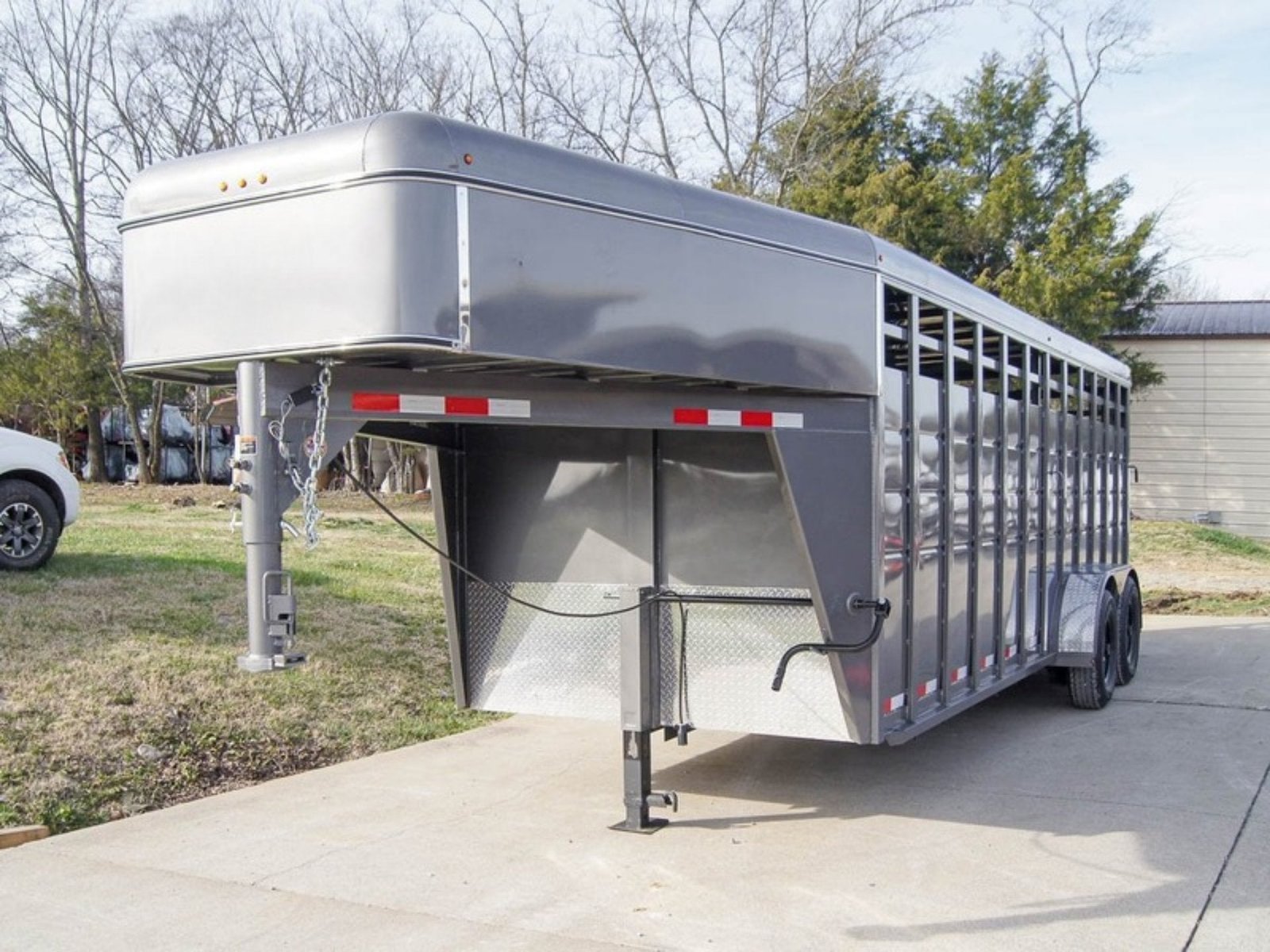 20ft Charcoal Gooseneck Livestock Cattle Trailer - Image 4
