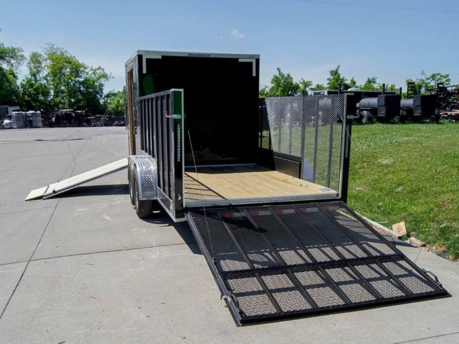 7x18 Hybrid Flat-Nose Enclosed Trailer with 4ft Mesh Deck Storage - Image 8